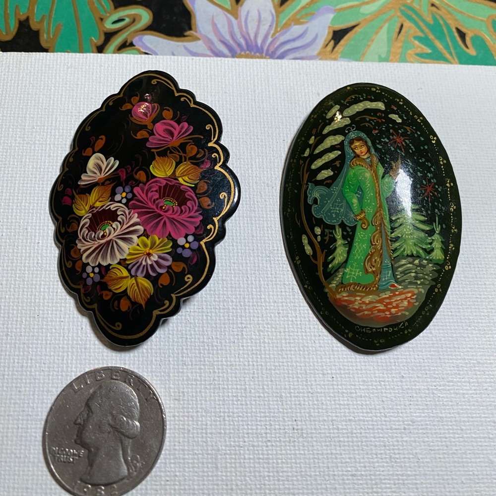 Vintage Hand-Painted Lacquered Floral & Folk Art Pins - Black & Dark Green